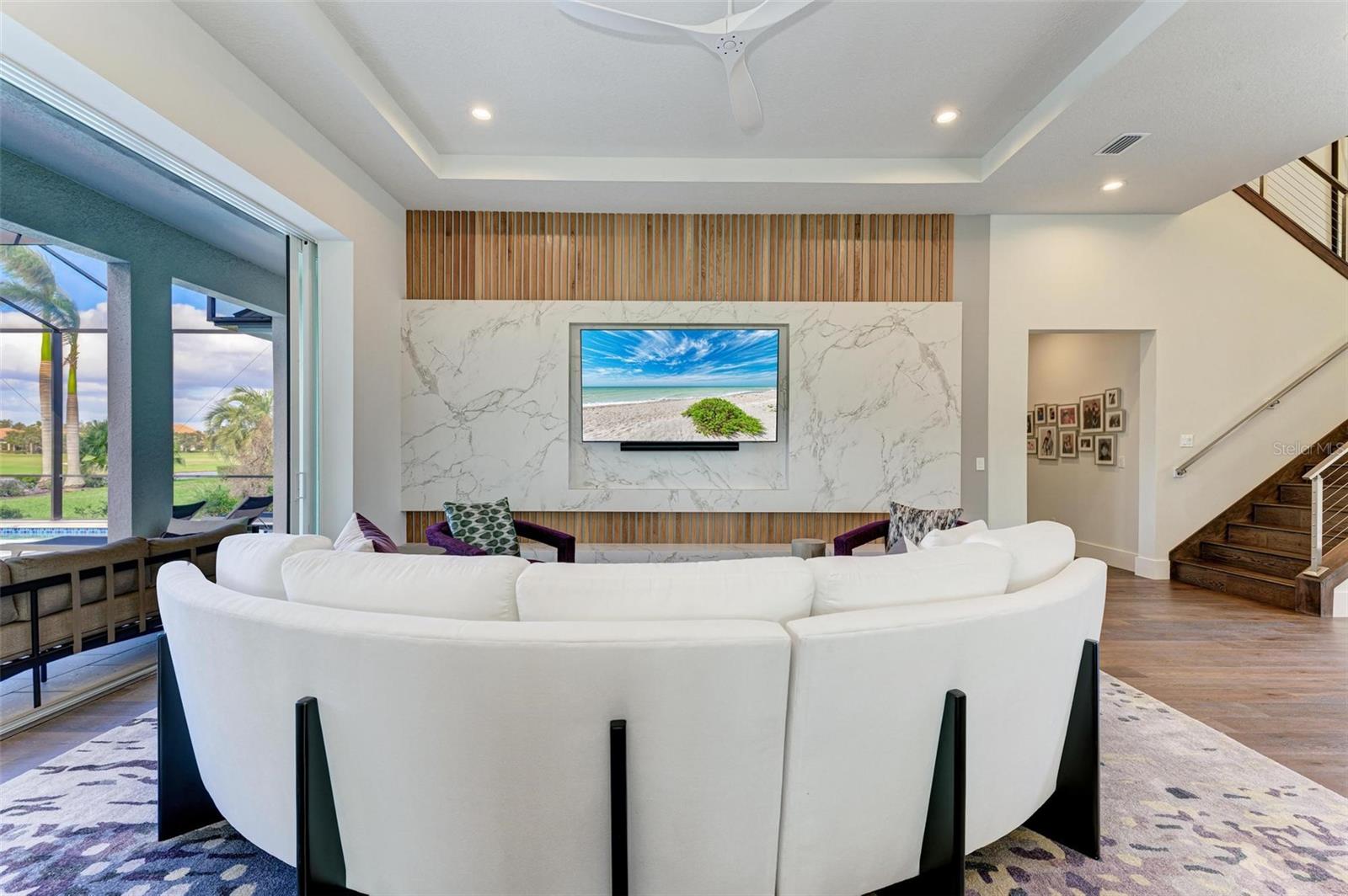 FOUNDERS CLUB - Residential