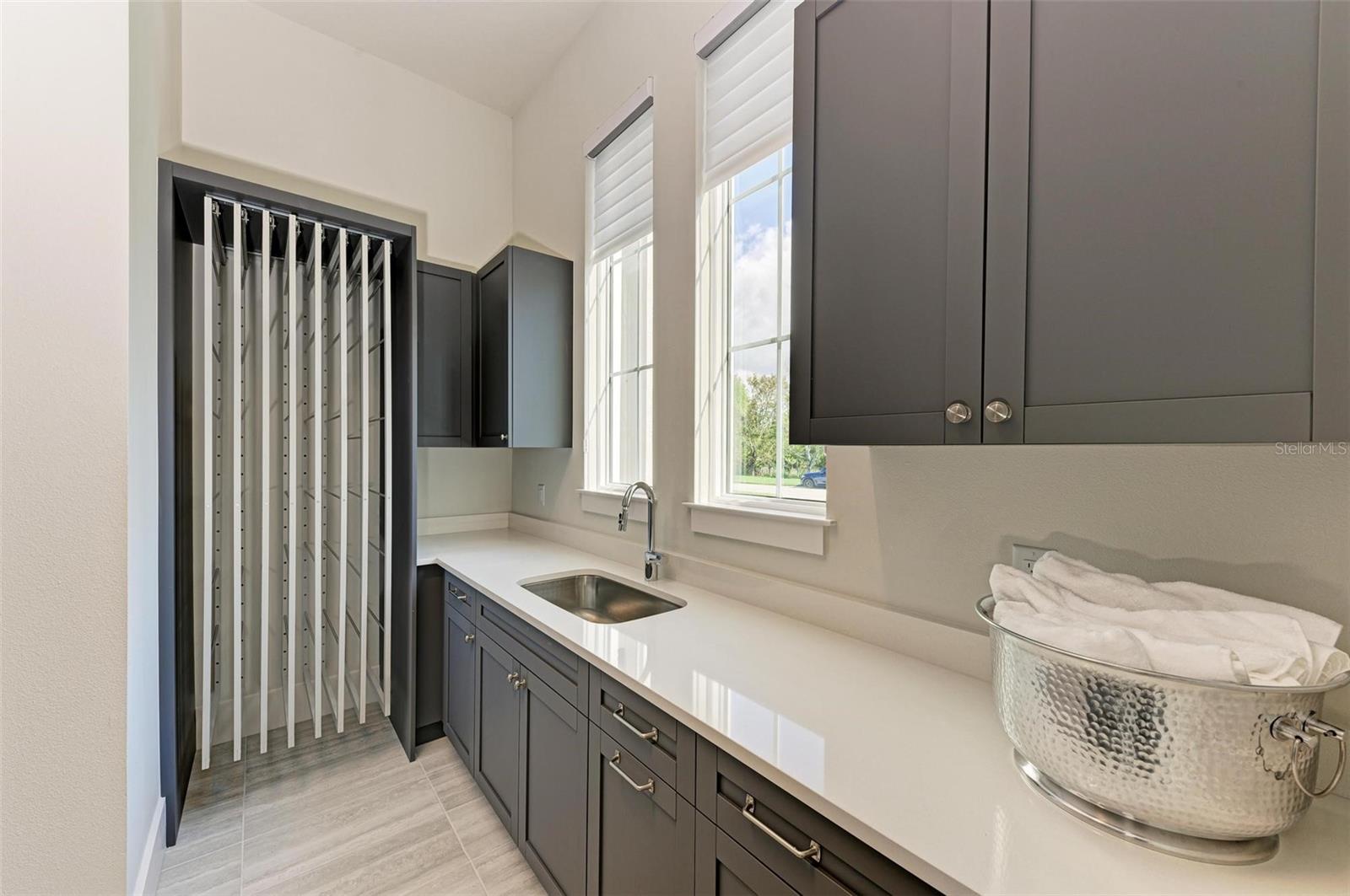 FOUNDERS CLUB - Residential