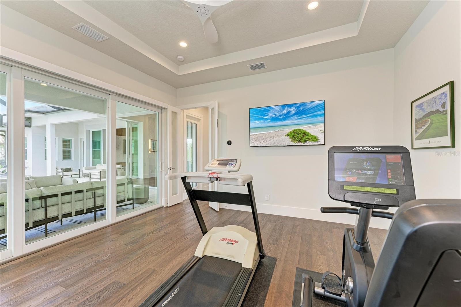 FOUNDERS CLUB - Residential