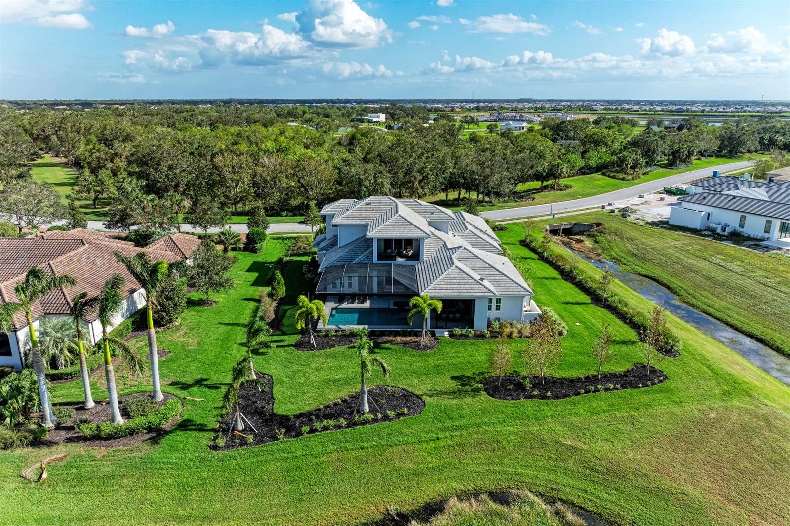 FOUNDERS CLUB - Residential