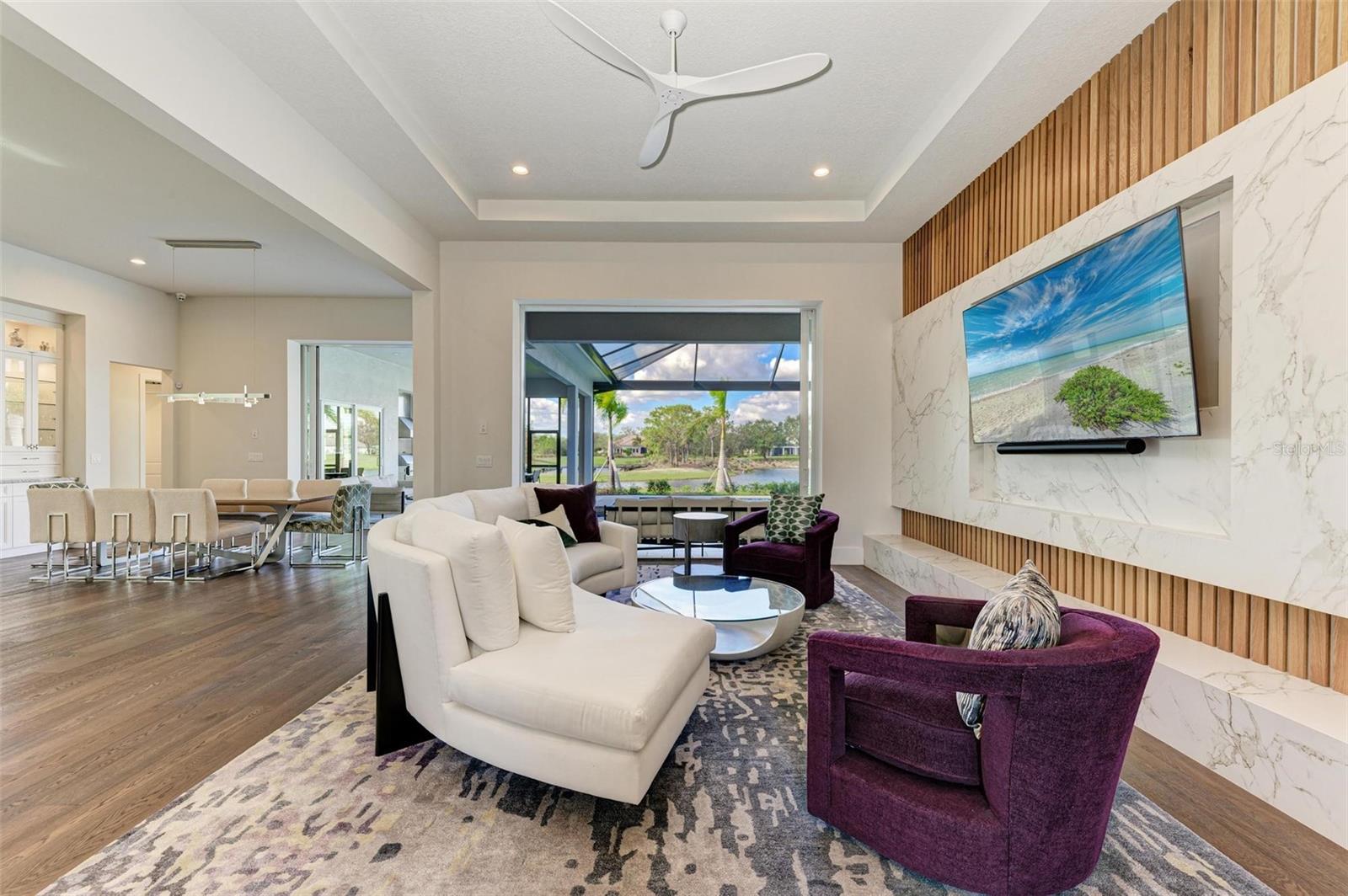 FOUNDERS CLUB - Residential