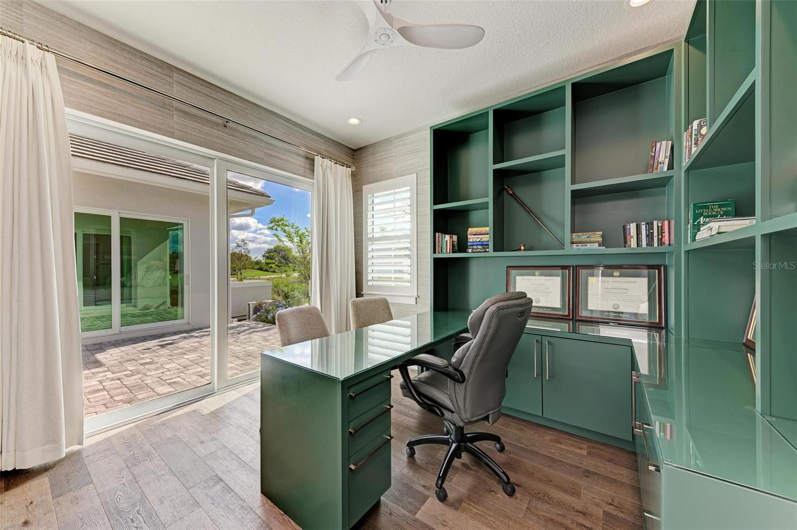 FOUNDERS CLUB - Residential