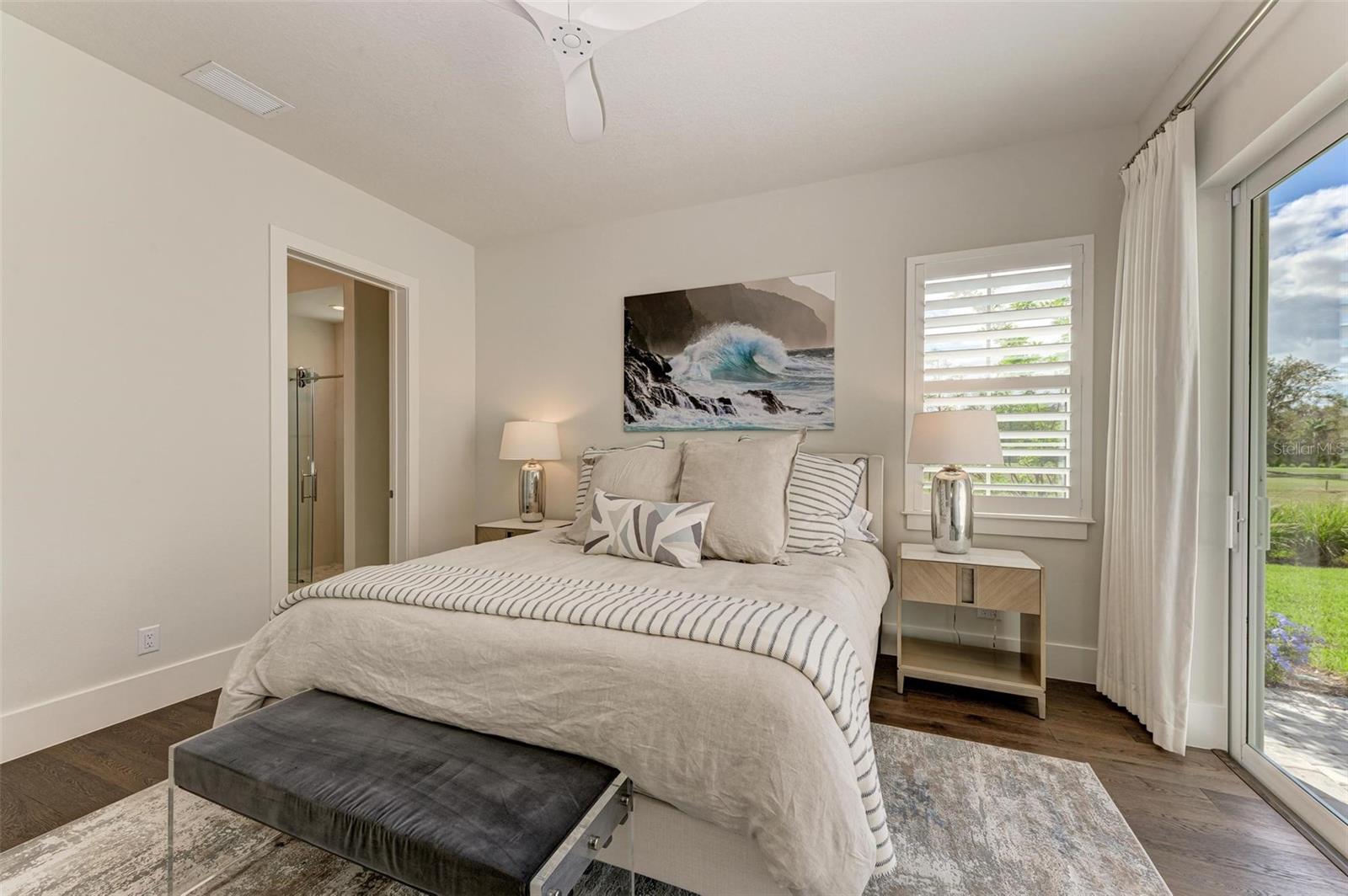 FOUNDERS CLUB - Residential