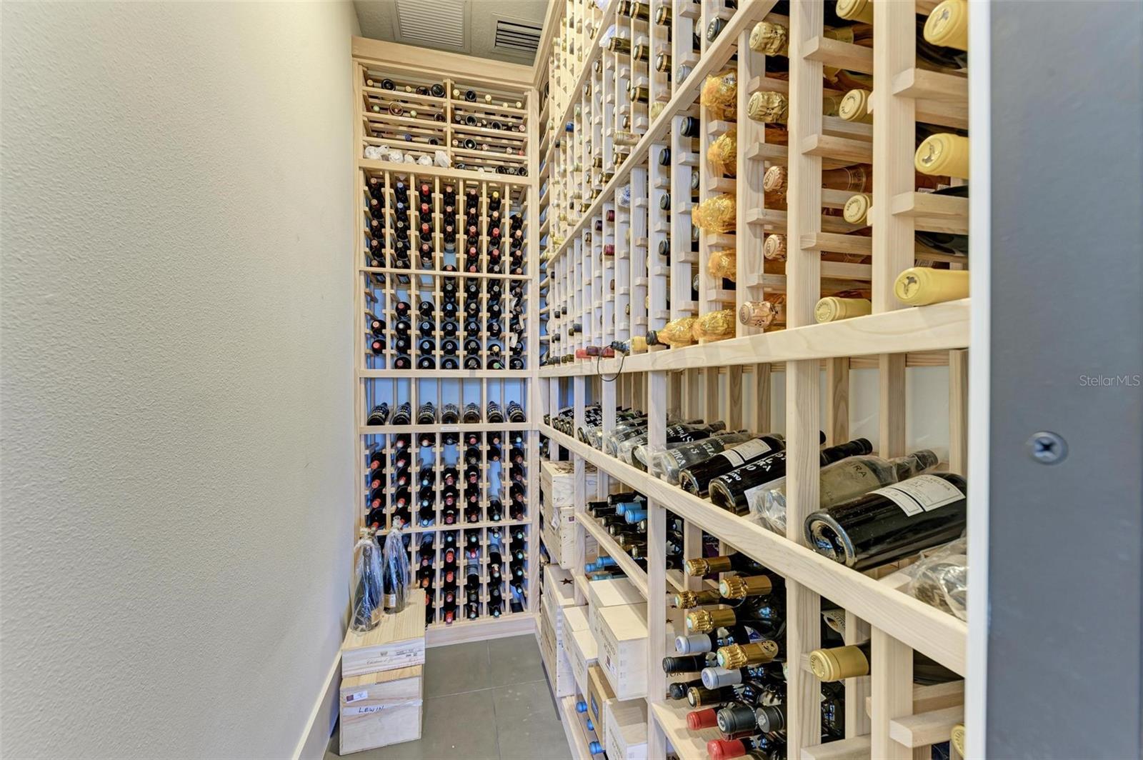 FOUNDERS CLUB - Residential