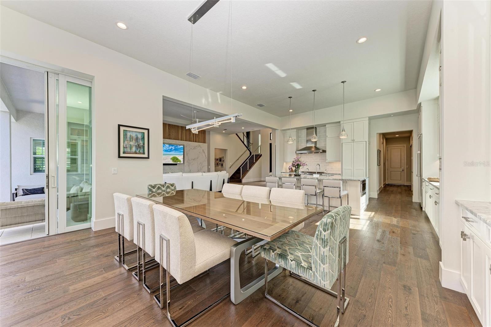 FOUNDERS CLUB - Residential