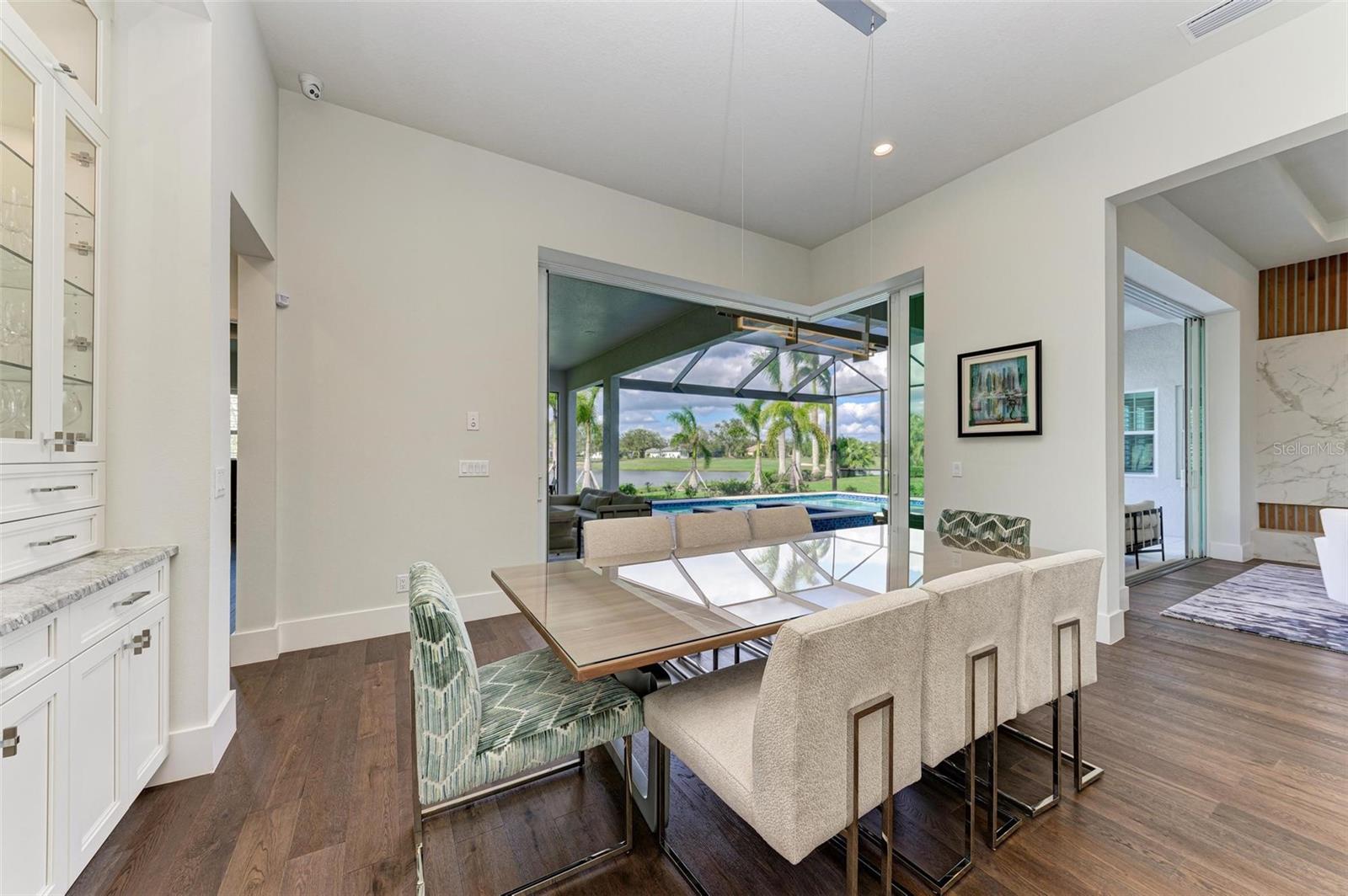 FOUNDERS CLUB - Residential