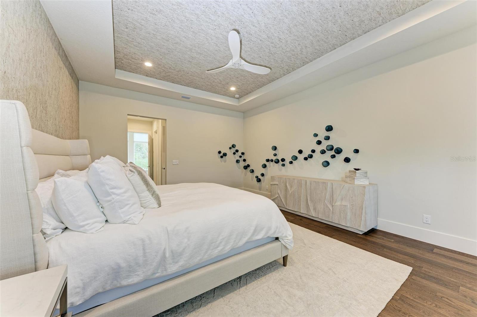 FOUNDERS CLUB - Residential