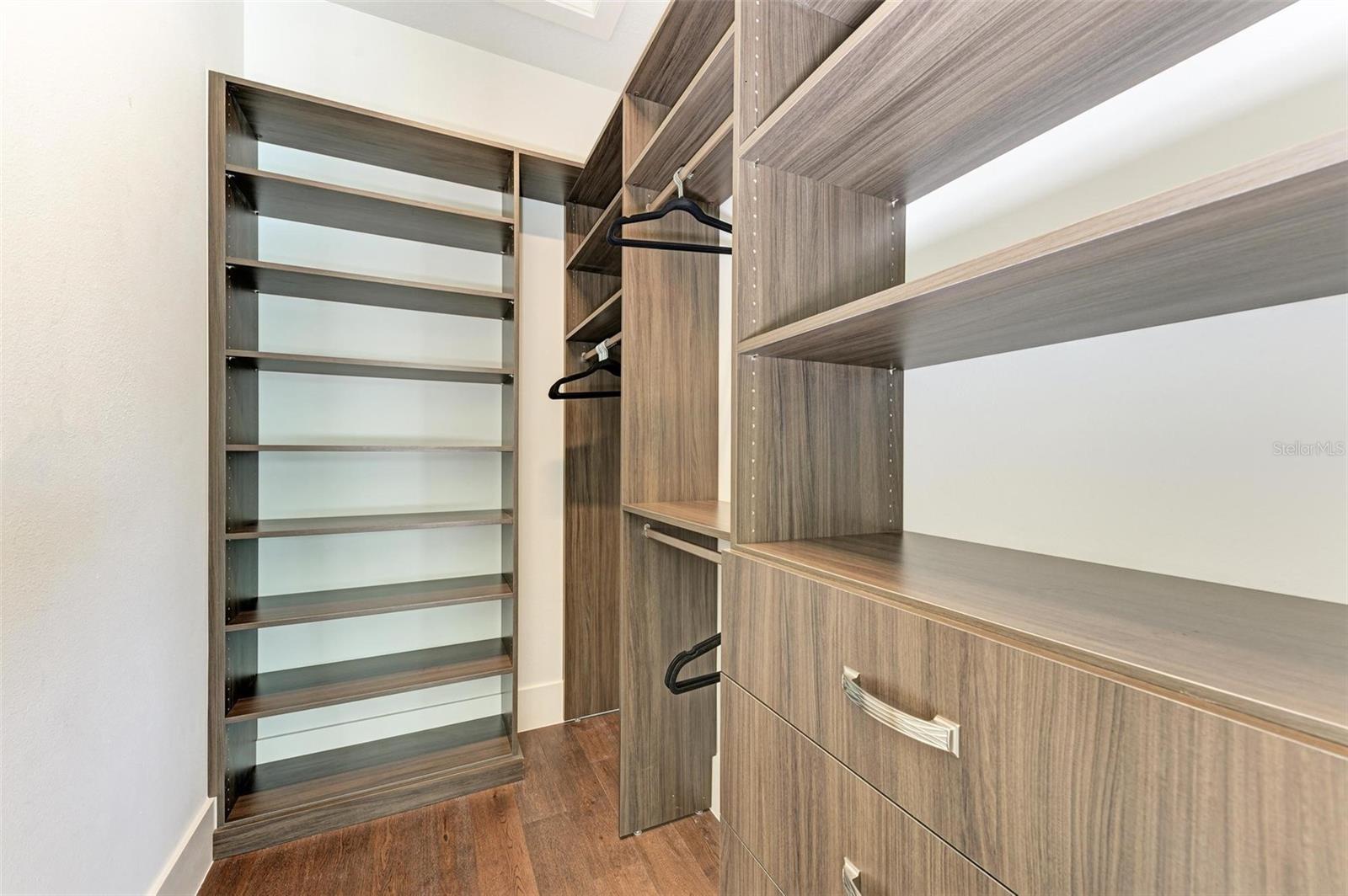 FOUNDERS CLUB - Residential