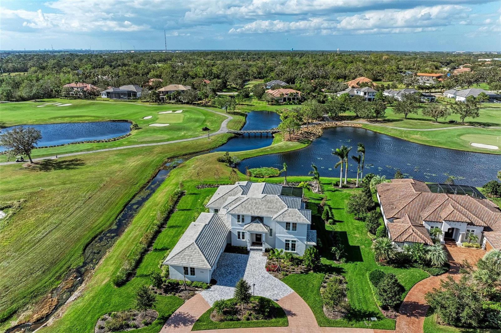 FOUNDERS CLUB - Residential