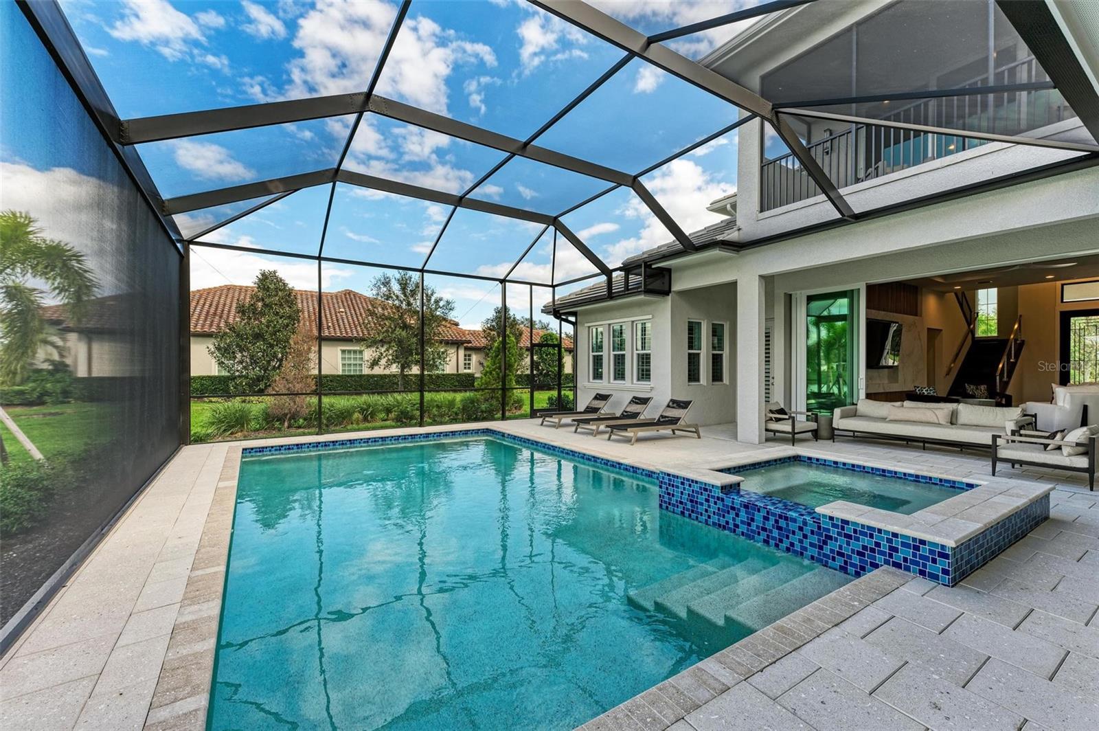 FOUNDERS CLUB - Residential