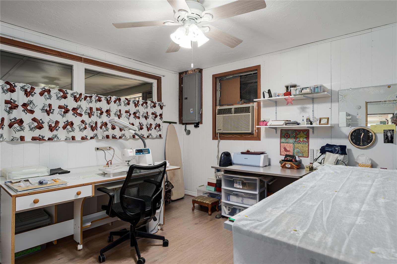 OAK MANOR - Residential