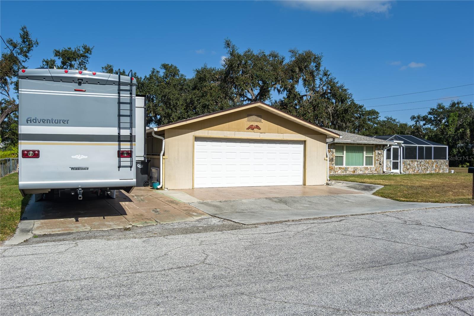 OAK MANOR - Residential