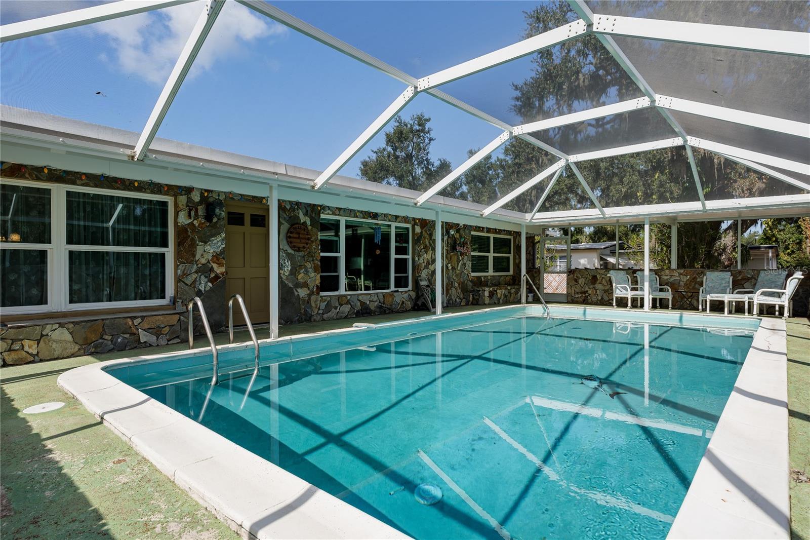 OAK MANOR - Residential