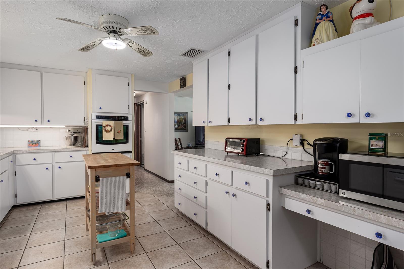 OAK MANOR - Residential