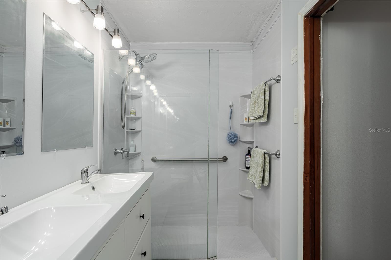 OAK MANOR - Residential