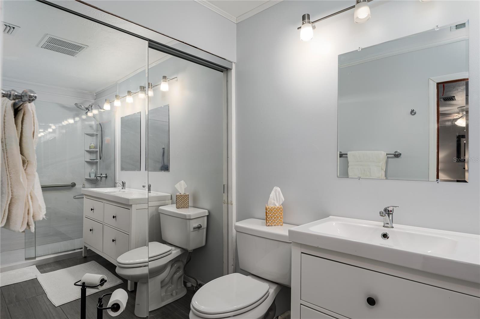 OAK MANOR - Residential