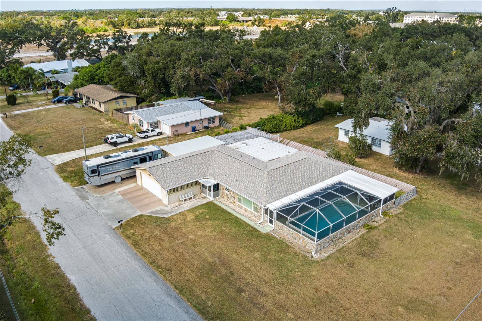 OAK MANOR - Residential