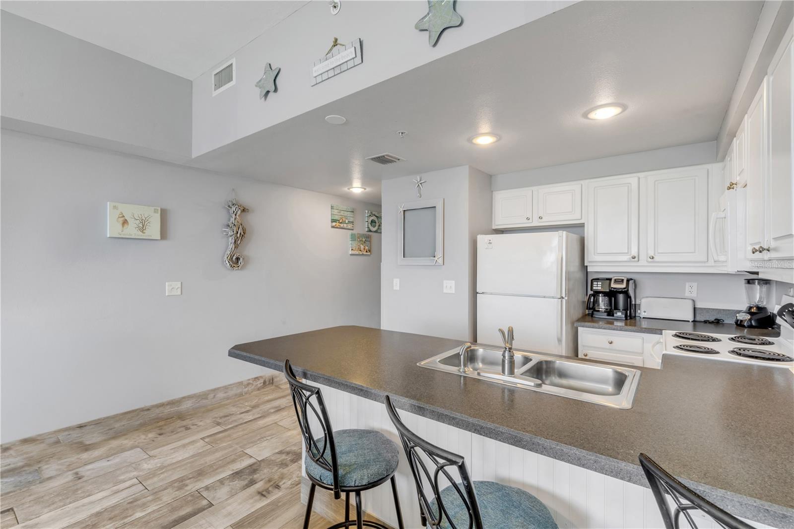 OCEAN WALK 01 DB CONDO - Residential