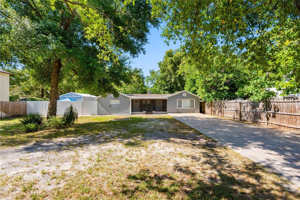 Photo of 1205 E Seneca Avenue, Tampa, FL 33612 (MLS # TB8528935)