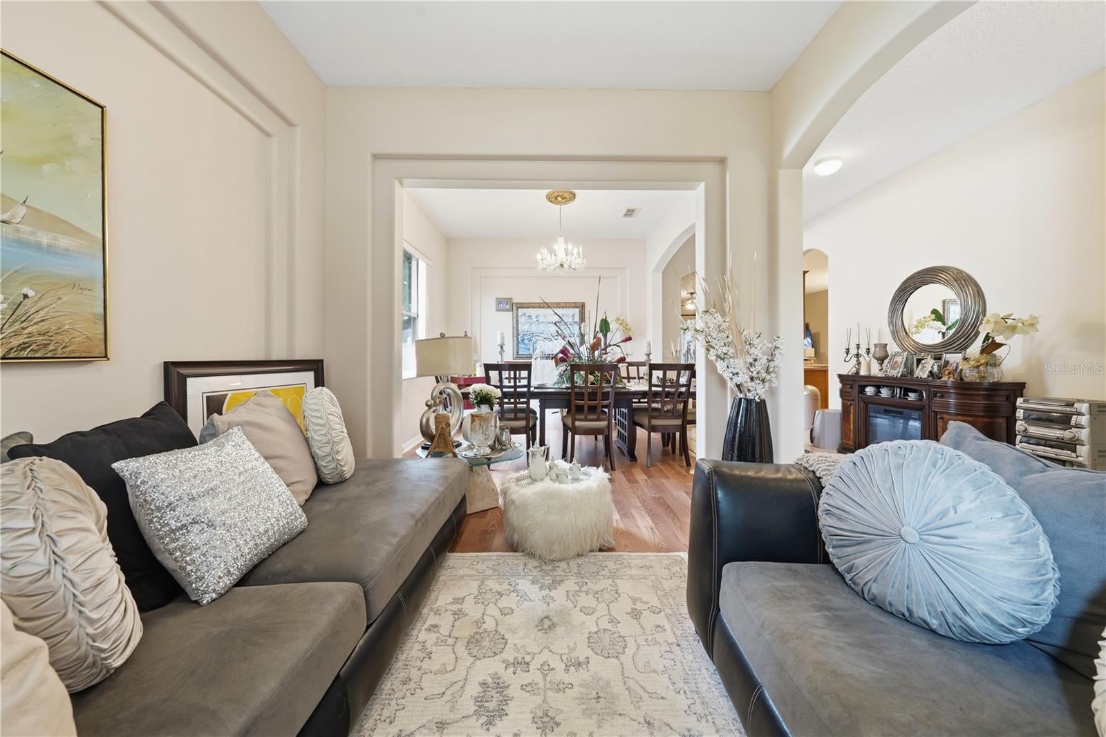 458 WOODFORD DRIVE