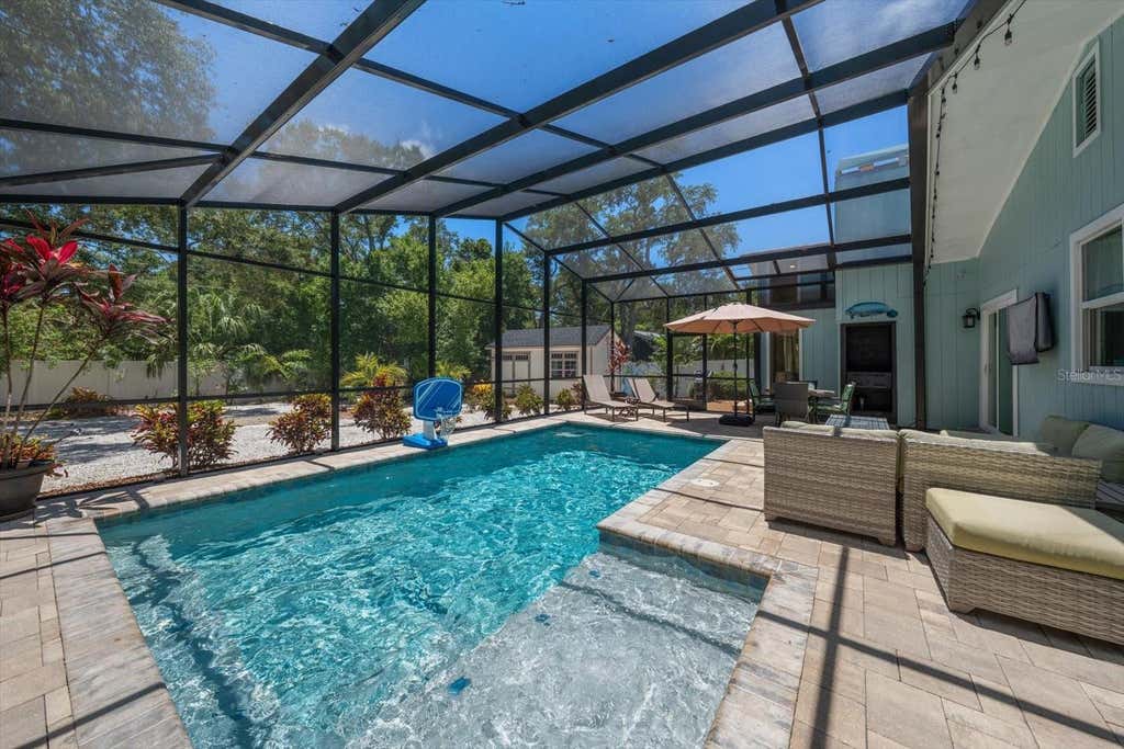 Photo of 1105 Sunnydale Drive, Clearwater, FL 33755 (MLS # TB8522793)