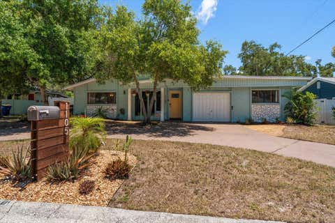 Photo of 1105 Sunnydale Drive, Clearwater, FL 33755 (MLS # TB8522793)