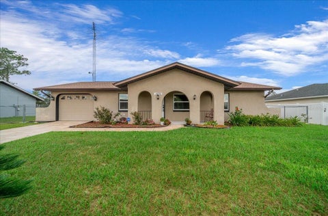 Photo of 4870 SW 147th Loop, Ocala, FL 34473 (MLS # OM733178)