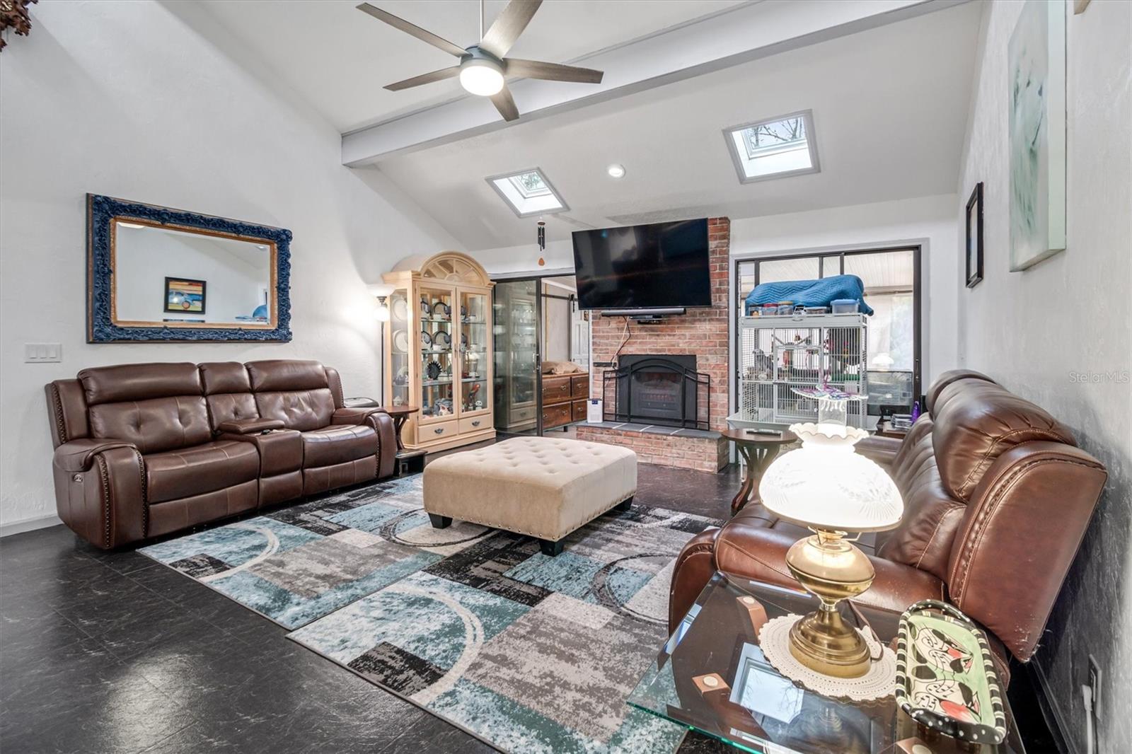 16 ULLYNN PLACE B