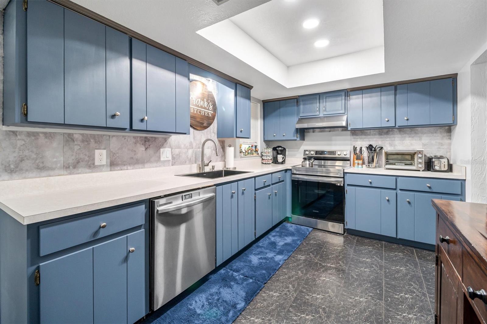 16 ULLYNN PLACE B