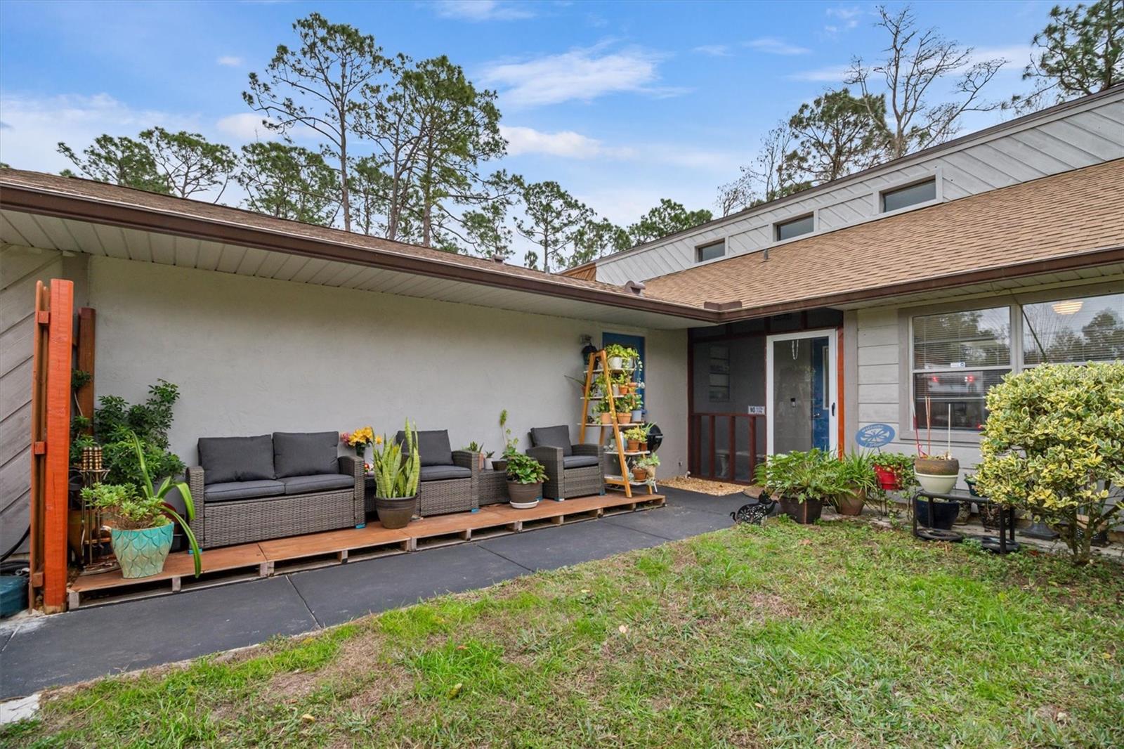 16 ULLYNN PLACE B