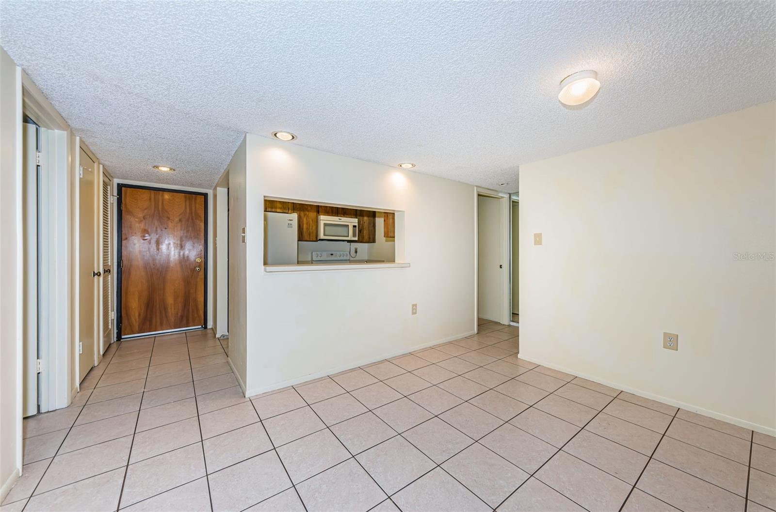 INVERNESS CONDO III PHASE I UNIT 6019 - Residential