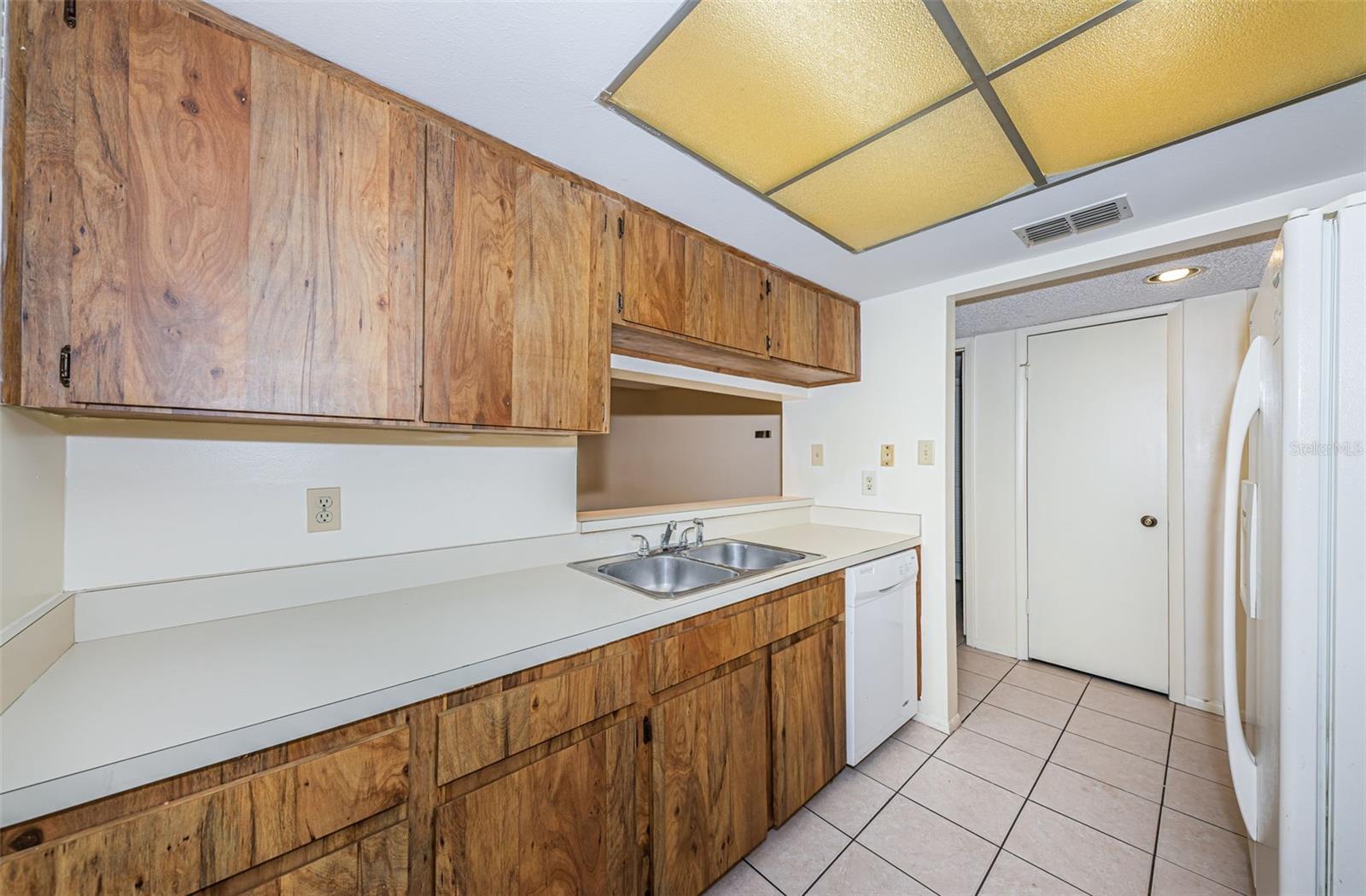 INVERNESS CONDO III PHASE I UNIT 6019 - Residential