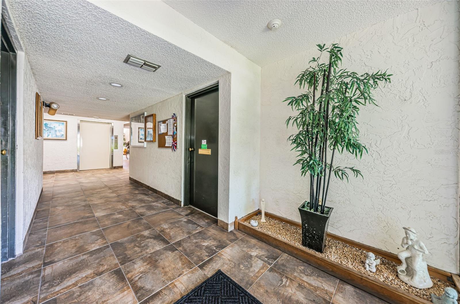 INVERNESS CONDO III PHASE I UNIT 6019 - Residential