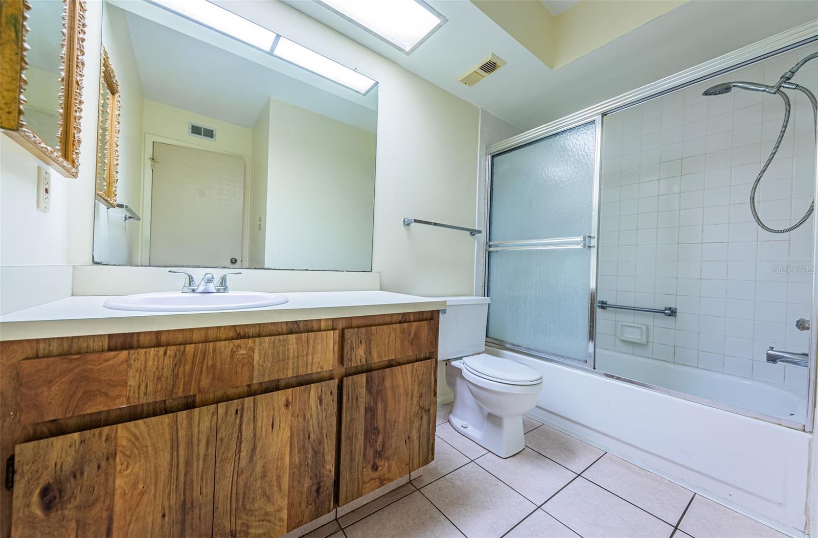 INVERNESS CONDO III PHASE I UNIT 6019 - Residential