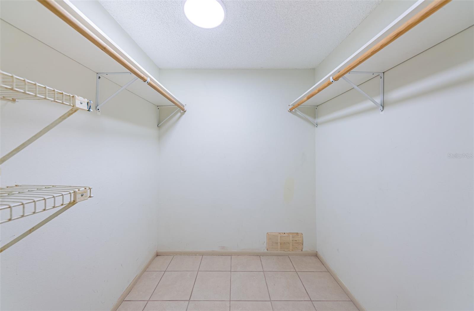 INVERNESS CONDO III PHASE I UNIT 6019 - Residential