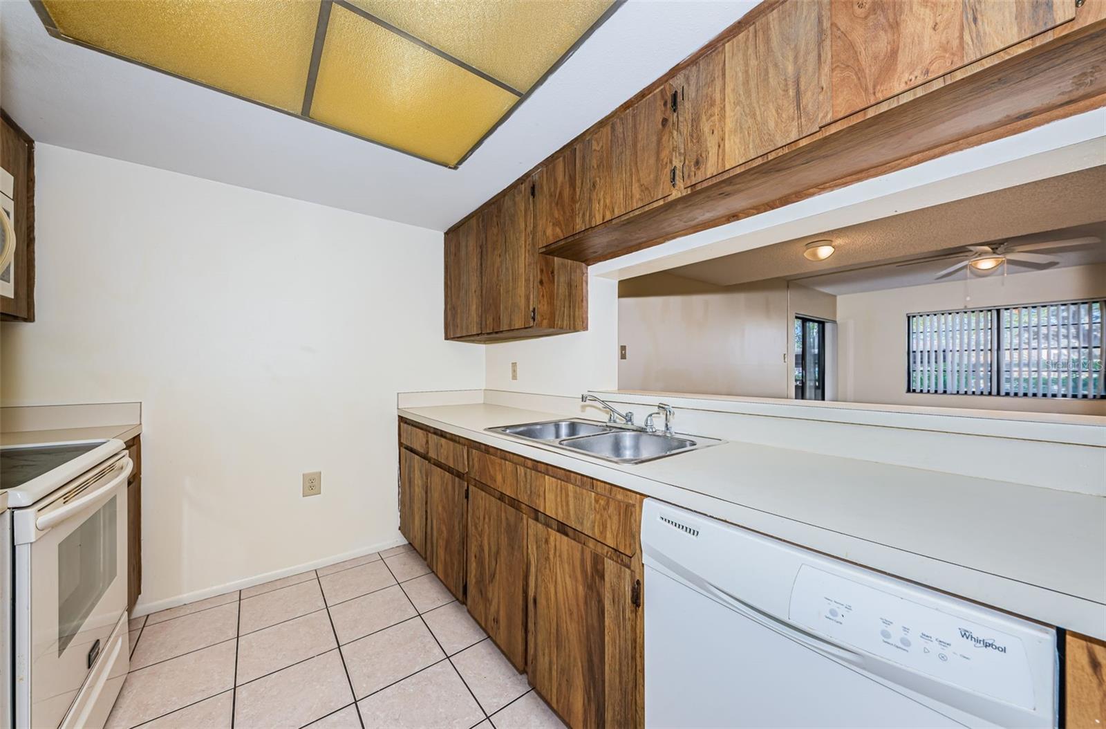 INVERNESS CONDO III PHASE I UNIT 6019 - Residential