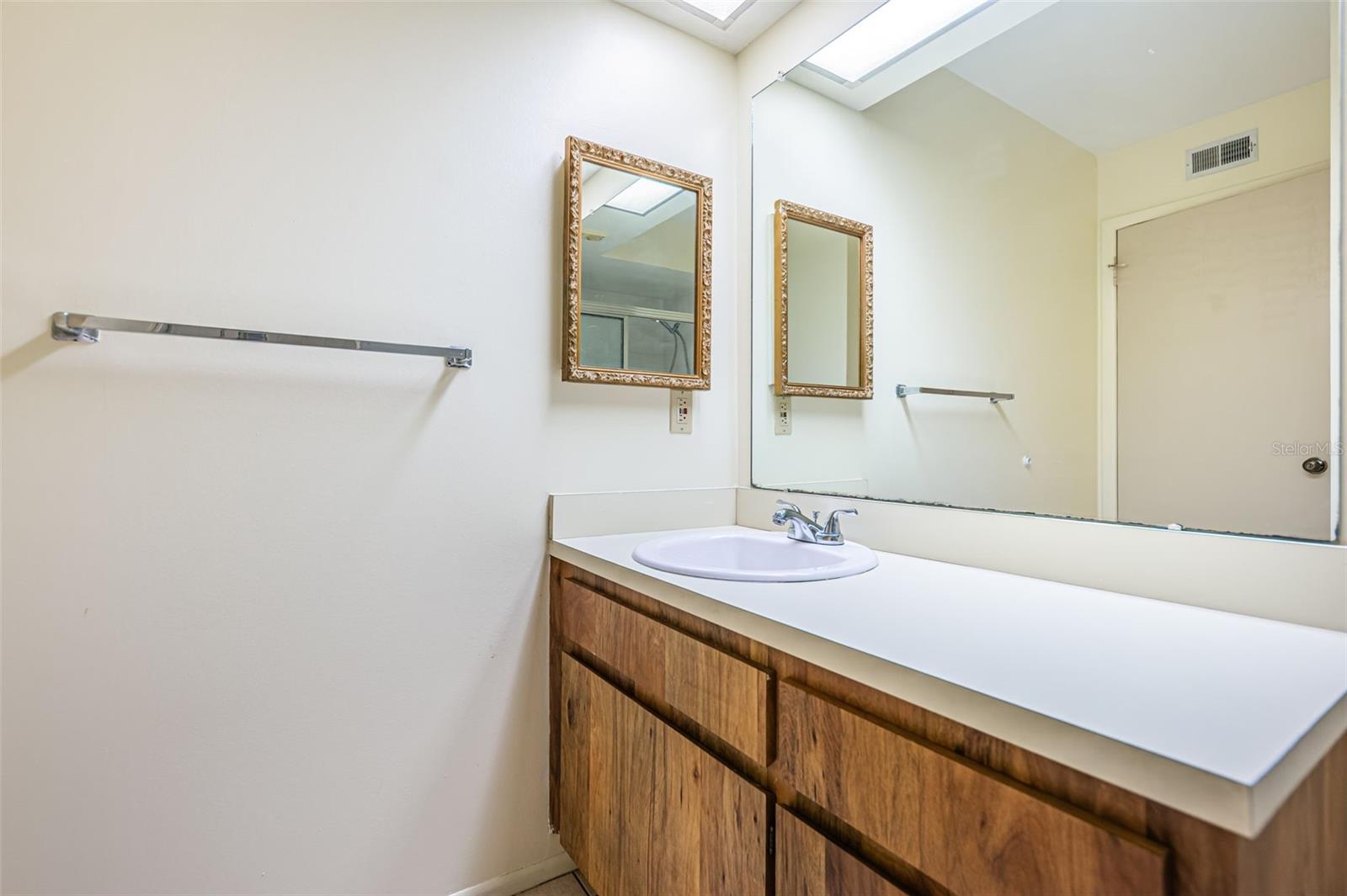 INVERNESS CONDO III PHASE I UNIT 6019 - Residential