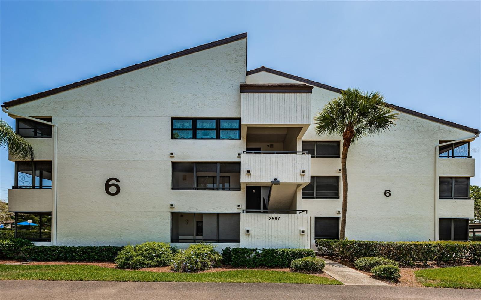 INVERNESS CONDO III PHASE I UNIT 6019 - Residential