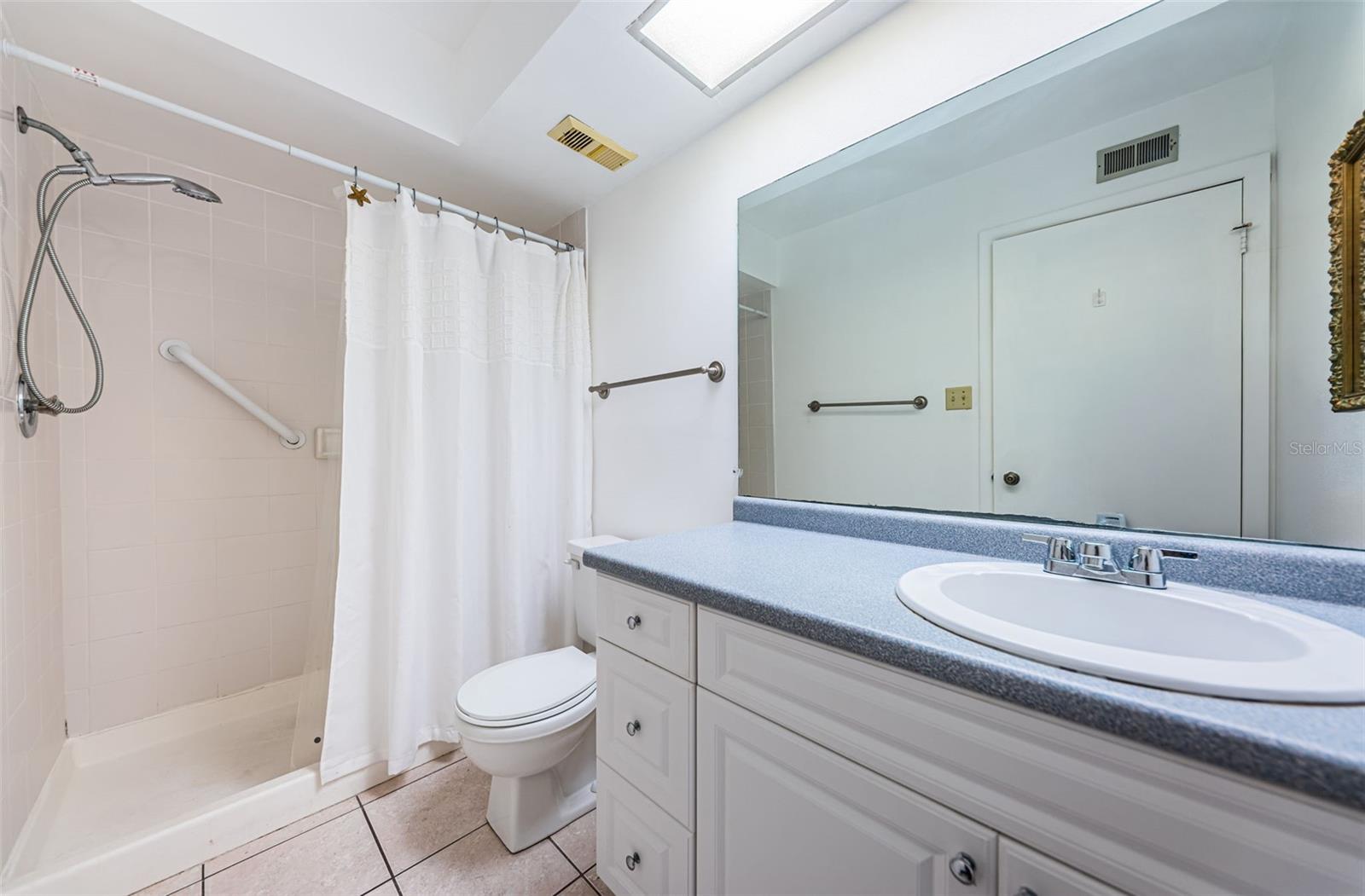 INVERNESS CONDO III PHASE I UNIT 6019 - Residential