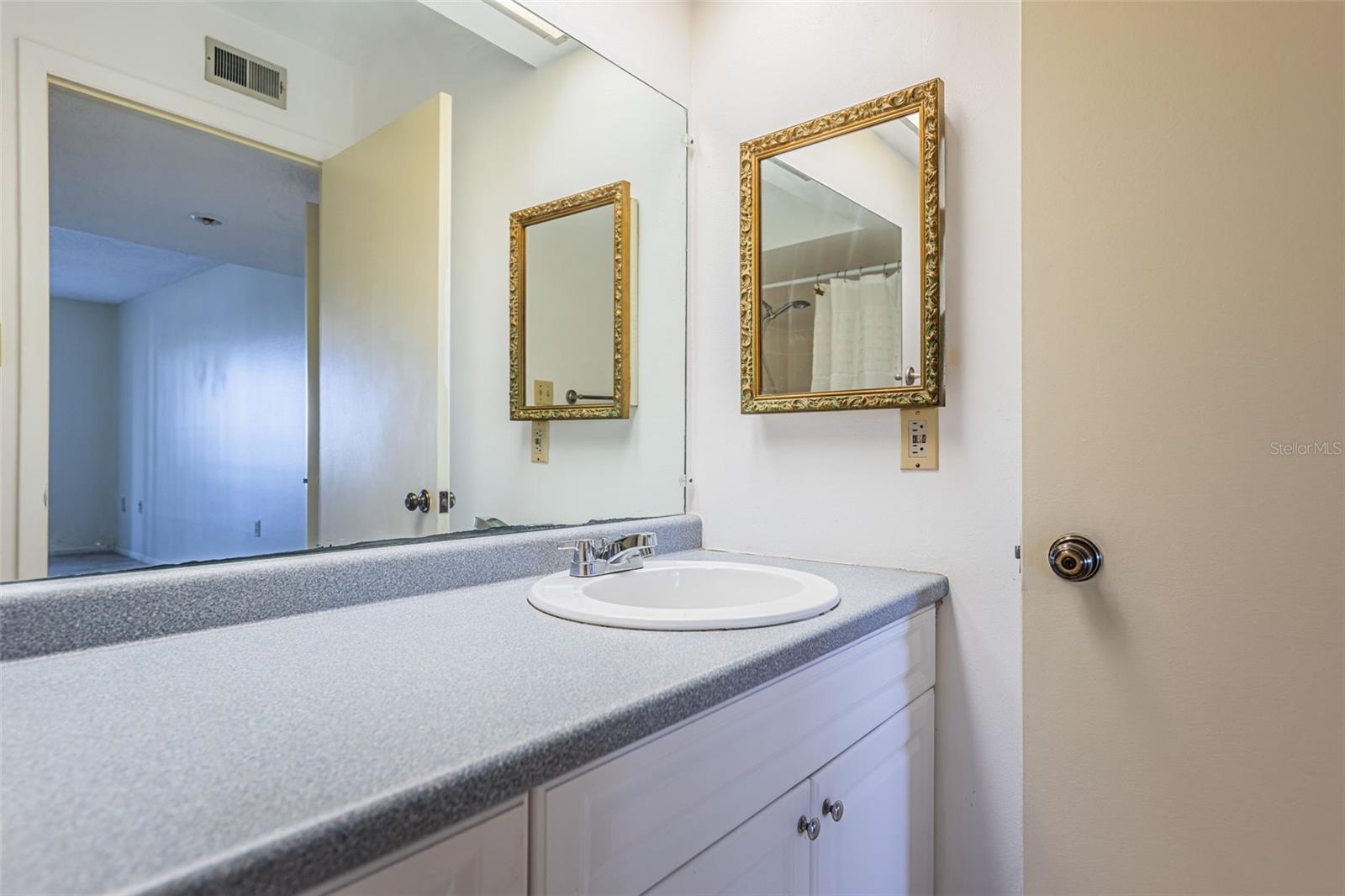 INVERNESS CONDO III PHASE I UNIT 6019 - Residential