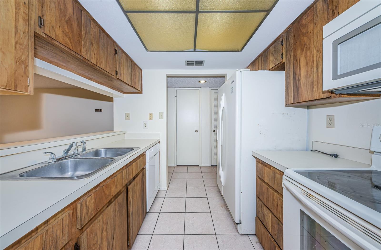 INVERNESS CONDO III PHASE I UNIT 6019 - Residential