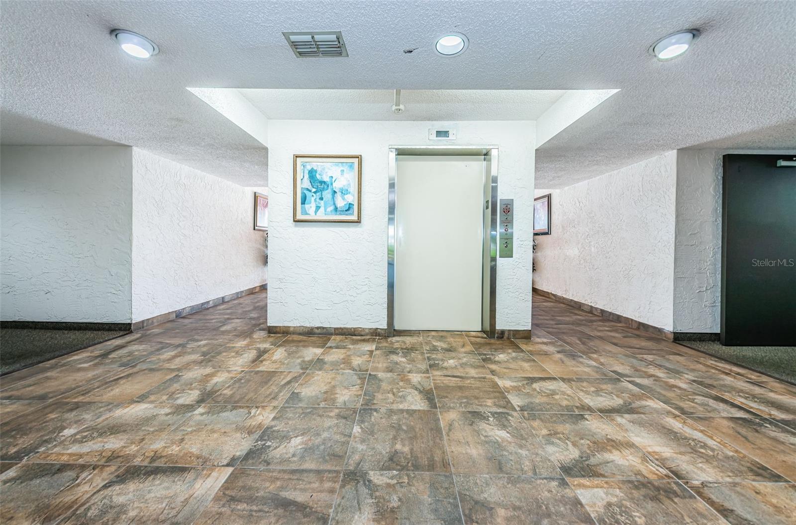 INVERNESS CONDO III PHASE I UNIT 6019 - Residential