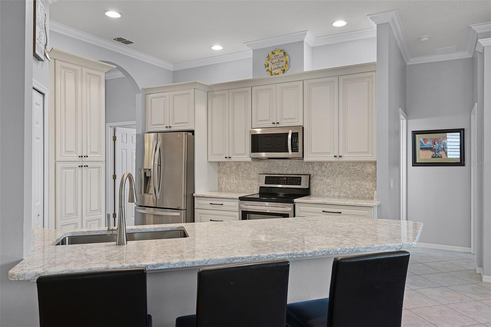1124 HIDDEN BLUFF