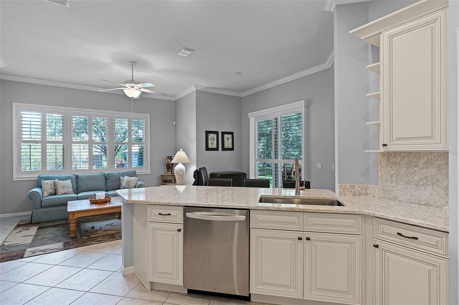 1124 HIDDEN BLUFF