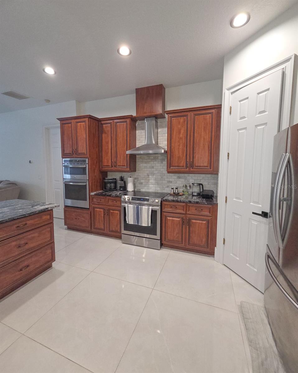 MARKHAM MEADOWS - Residential