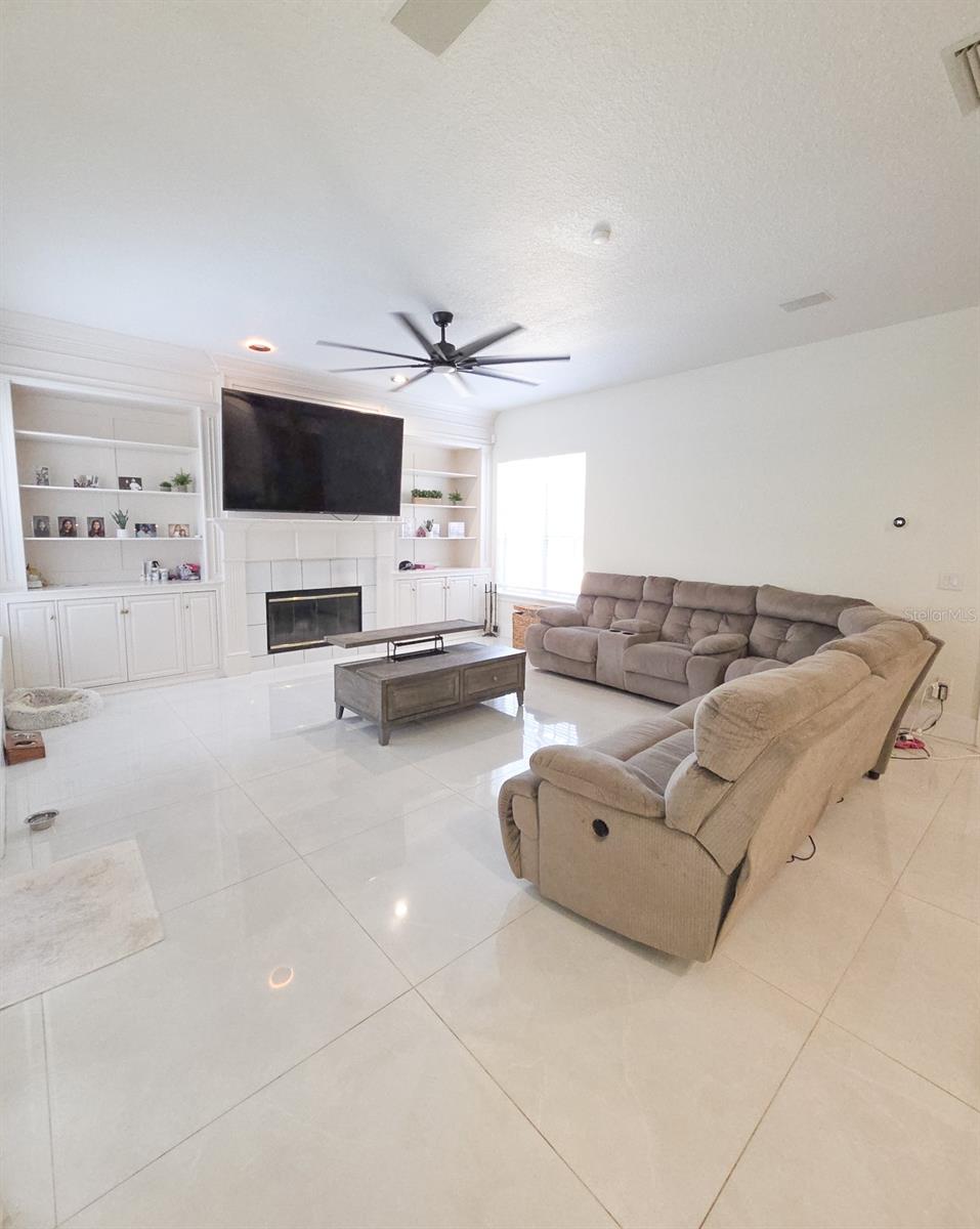 MARKHAM MEADOWS - Residential