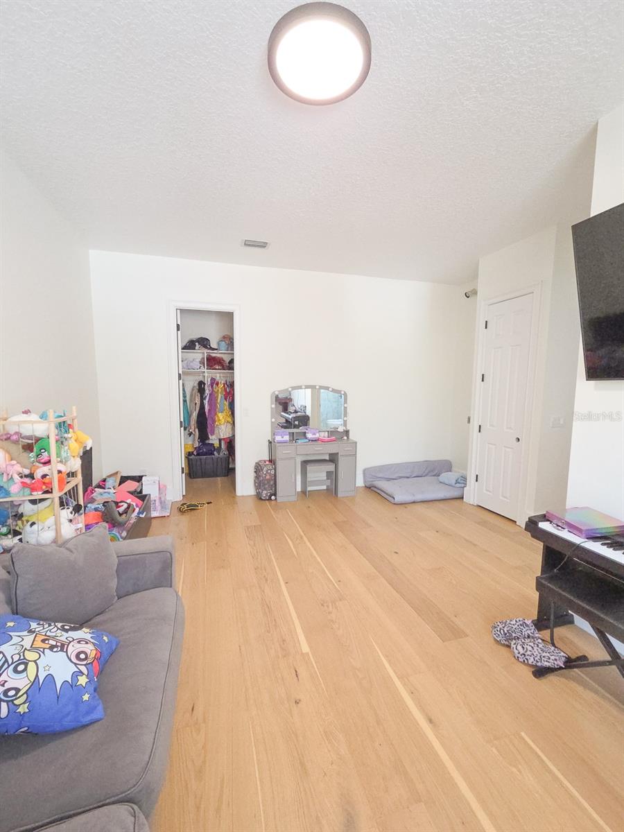 MARKHAM MEADOWS - Residential