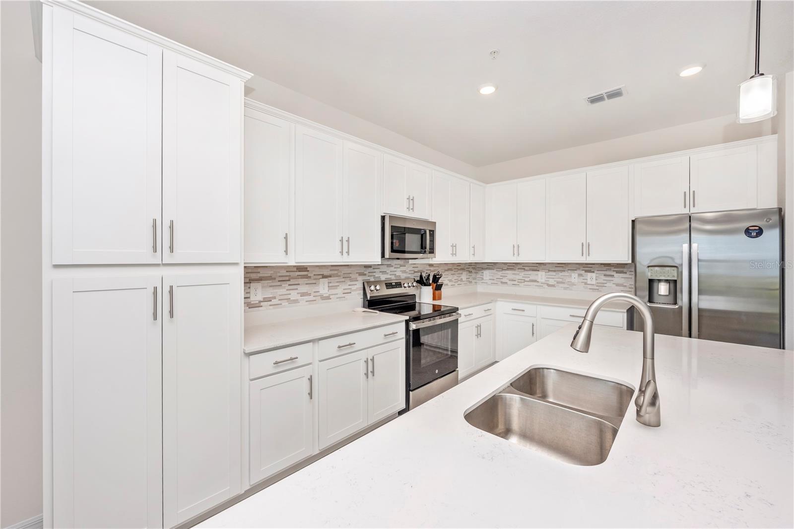 WELLEN PARK GOLF & COUNTRY CLUB - Residential Lease
