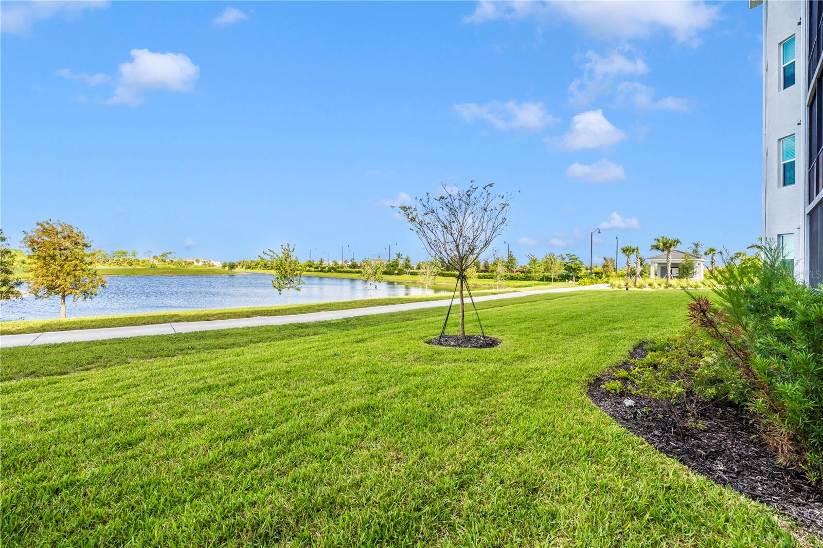 WELLEN PARK GOLF & COUNTRY CLUB - Residential Lease
