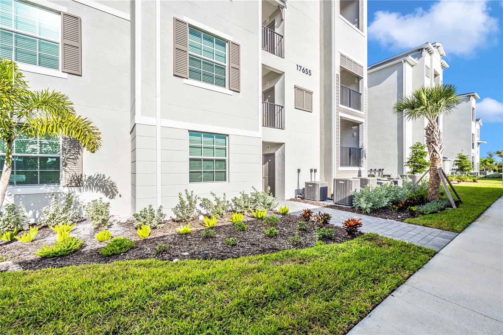 WELLEN PARK GOLF & COUNTRY CLUB - Residential Lease